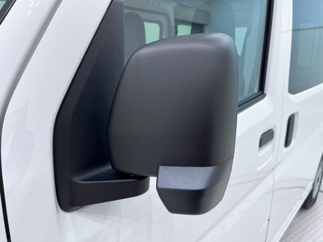 ハイゼットカーゴ デラックス　４ＷＤ　ＡＭ／ＦＭラジオ　両側スライドドア　オートライト　キーレスエントリー　アイドリングストップ　衝突被害軽減システム　レーンアシスト　オートマチックハイビーム　ティーゼットデオプラス（31枚目）