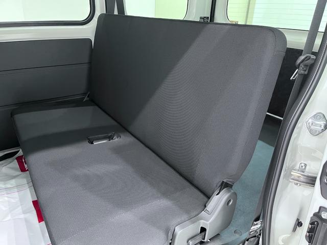 ハイゼットカーゴ デラックス　４ＷＤ　ＡＭ／ＦＭラジオ　両側スライドドア　オートライト　キーレスエントリー　アイドリングストップ　衝突被害軽減システム　レーンアシスト　オートマチックハイビーム　ティーゼットデオプラス（35枚目）