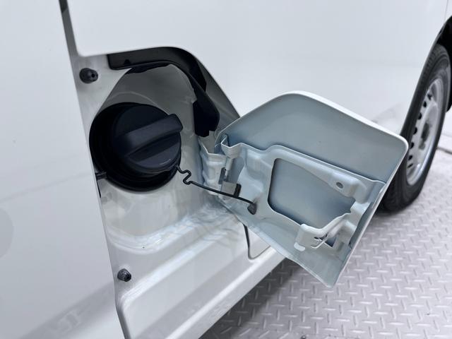 ハイゼットカーゴ デラックス　４ＷＤ　ＡＭ／ＦＭラジオ　両側スライドドア　オートライト　キーレスエントリー　アイドリングストップ　衝突被害軽減システム　レーンアシスト　オートマチックハイビーム　ティーゼットデオプラス（39枚目）