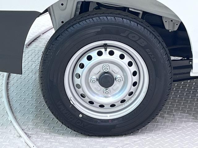 ハイゼットカーゴ デラックス　４ＷＤ　ＡＭ／ＦＭラジオ　両側スライドドア　オートライト　キーレスエントリー　アイドリングストップ　衝突被害軽減システム　レーンアシスト　オートマチックハイビーム　ティーゼットデオプラス（41枚目）