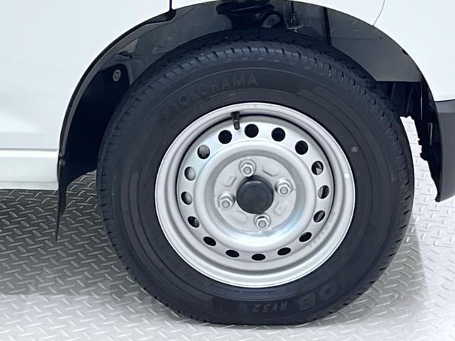 ハイゼットカーゴ デラックス　４ＷＤ　ＡＭ／ＦＭラジオ　両側スライドドア　オートライト　キーレスエントリー　アイドリングストップ　衝突被害軽減システム　レーンアシスト　オートマチックハイビーム　ティーゼットデオプラス（42枚目）