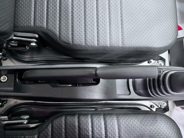 ハイゼットトラック スタンダード　４ＷＤ　ＭＴ５速　ＡＭ／ＦＭラジオ　オートライト　アイドリングストップ　衝突被害軽減システム　レーンアシスト　オートマチックハイビーム　ティーゼットデオプラス（23枚目）