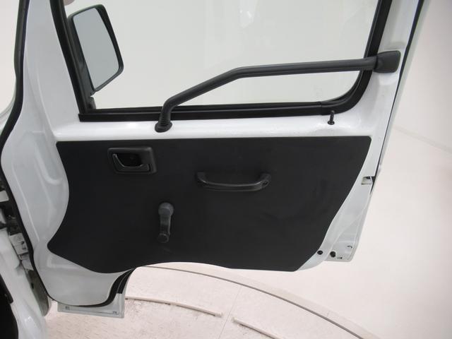 キャリイトラック ＦＣエアコン・パワステ　４ＷＤ　ＭＴ５速　荷台作業灯　ＡＭ／ＦＭラジオ　エアコン　パワーステアリング　ティーゼットデオプラス（31枚目）