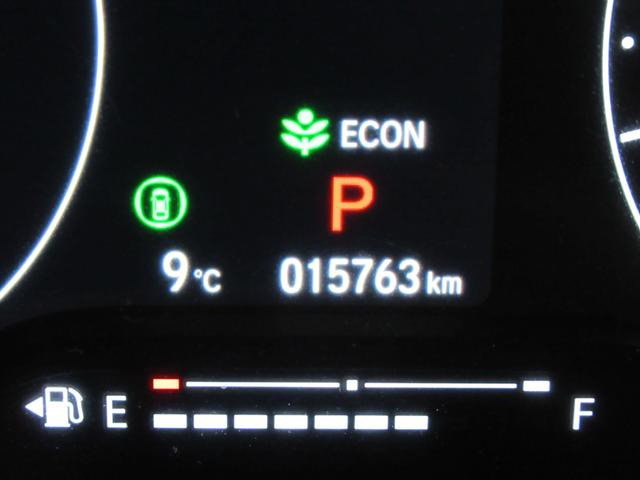 ヴェゼル ｅ：ＨＥＶ　ＰＬａＹ　シートヒーター　オートライト　キーフリー　電動格納式ドアミラー　エアコン　パワーステアリング　パワーウィンドウ　運転席エアバッグ　ＡＢＳ　ティーゼットデオプラス（10枚目）