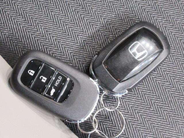 ヴェゼル ｅ：ＨＥＶ　ＰＬａＹ　シートヒーター　オートライト　キーフリー　電動格納式ドアミラー　エアコン　パワーステアリング　パワーウィンドウ　運転席エアバッグ　ＡＢＳ　ティーゼットデオプラス（63枚目）