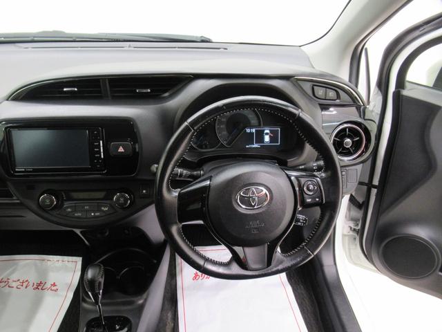 ヴィッツ ハイブリッドＵ　シートヒーター　オートライト　キーフリー　電動格納式ドアミラー　エアコン　パワーステアリング　パワーウィンドウ　運転席エアバッグ　ＡＢＳ　ティーゼットデオプラス（11枚目）