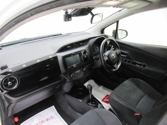 ヴィッツ ハイブリッドＵ　シートヒーター　オートライト　キーフリー　電動格納式ドアミラー　エアコン　パワーステアリング　パワーウィンドウ　運転席エアバッグ　ＡＢＳ　ティーゼットデオプラス（12枚目）