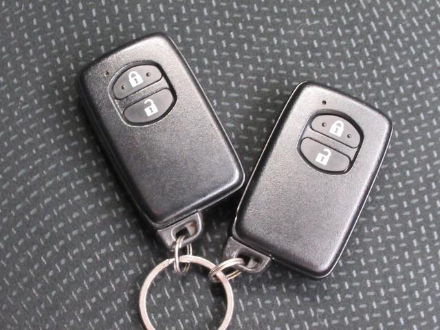 ヴィッツ ハイブリッドＵ　シートヒーター　オートライト　キーフリー　電動格納式ドアミラー　エアコン　パワーステアリング　パワーウィンドウ　運転席エアバッグ　ＡＢＳ　ティーゼットデオプラス（56枚目）