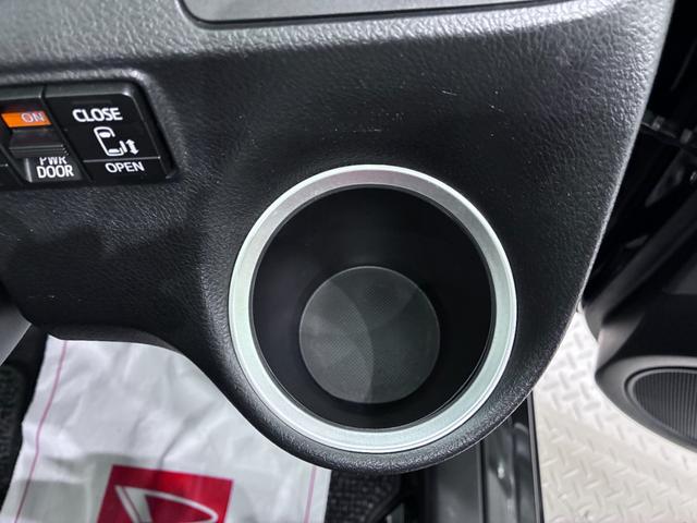 シエンタ ハイブリッドG シートヒーター 両側パワースライドドア オートライト キーフリー エアコン パワーステアリング パワーウィンドウ 運転席エアバッグ ABS ティーゼットデオプラス(32枚目)