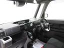 ダイハツのお店では、ダイハツ車を知り尽くしたプロフェッショナルが、専用の診断機器を使って各システムを点検しております。