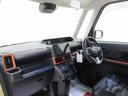 ダイハツのお店では、ダイハツ車を知り尽くしたプロフェッショナルが、専用の診断機器を使って各システムを点検しております。