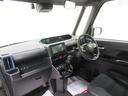 ダイハツのお店では、ダイハツ車を知り尽くしたプロフェッショナルが、専用の診断機器を使って各システムを点検しております。