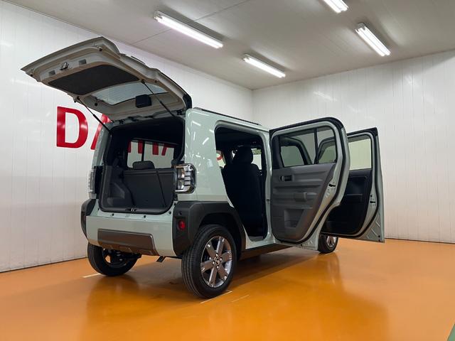 タフト Ｇターボ　ダーククロムベンチャー　サポカーＳワイド適合　ドラレコ　スカイフィールトップ　電動パーキングブレーキ　全車速追従機能付ＡＣＣ　パノラマモニター対応　ステアリングスイッチ　シートヒーター　ＵＳＢ接続端子　コーナーセンサー（9枚目）