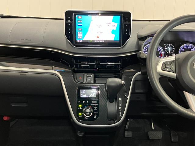 ムーヴ カスタム　Ｘリミテッド　ＳＡＩＩＩ　サポカーＳワイド適合　ドラレコ　ステアリングスイッチ　オートエアコン　Ｐスタート　運転席シートヒーター　アイドリングストップ　誤発進抑制機能　オートハイビーム　ＵＳＢ接続端子　ＥＴＣ　キーフリー（12枚目）