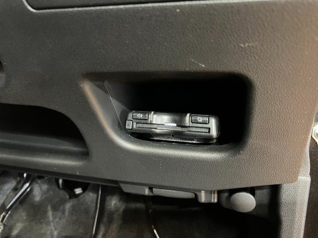 ムーヴ カスタム　Ｘリミテッド　ＳＡＩＩＩ　サポカーＳワイド適合　ドラレコ　ステアリングスイッチ　オートエアコン　Ｐスタート　運転席シートヒーター　アイドリングストップ　誤発進抑制機能　オートハイビーム　ＵＳＢ接続端子　ＥＴＣ　キーフリー（19枚目）