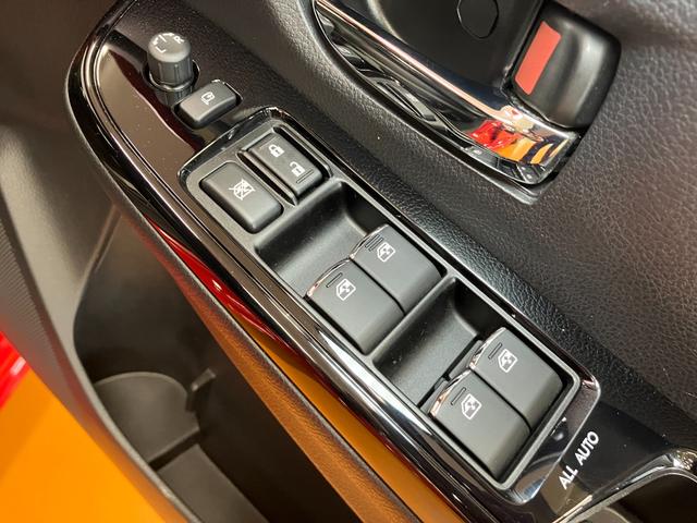 電動格納ミラー、パワーウインドウ