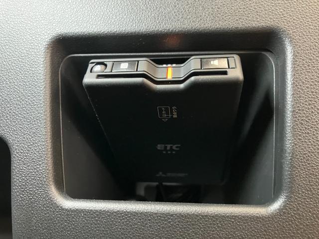 ムーヴキャンバス Ｇメイクアップリミテッド　ＳＡＩＩＩ　サポカーＳワイド適合　ドラレコ　パノラマモニター対応　両側オートスライドドア　ステアリングスイッチ　ＵＳＢ接続端子　Ｐスタート　オートハイビーム　ＥＴＣ　置きラクボックス　キーフリー（17枚目）