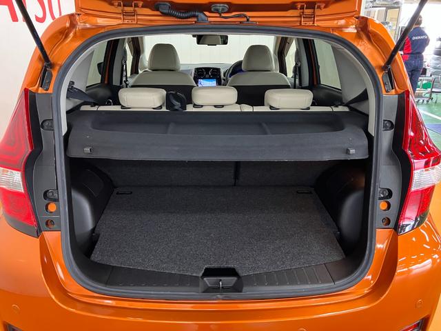 簡単な荷物が載せられるトランクルーム