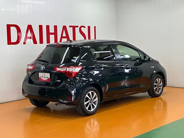 ヴィッツ ハイブリッドＦ　ハイブリッド車　Ｂカメラ　安全運転支援システム　ＥＴＣ　ドラレコ　運転席シートヒーター　ステアリングスイッチ　オートエアコン　Ｐスタート　エコモード　オートハイビーム　電動格納ミラー　キーフリー（8枚目）