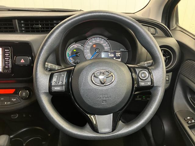 ヴィッツ ハイブリッドＦ　ハイブリッド車　Ｂカメラ　安全運転支援システム　ＥＴＣ　ドラレコ　運転席シートヒーター　ステアリングスイッチ　オートエアコン　Ｐスタート　エコモード　オートハイビーム　電動格納ミラー　キーフリー（13枚目）