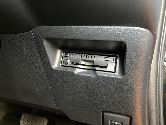 ヴィッツ ハイブリッドＦ　ハイブリッド車　Ｂカメラ　安全運転支援システム　ＥＴＣ　ドラレコ　運転席シートヒーター　ステアリングスイッチ　オートエアコン　Ｐスタート　エコモード　オートハイビーム　電動格納ミラー　キーフリー（21枚目）