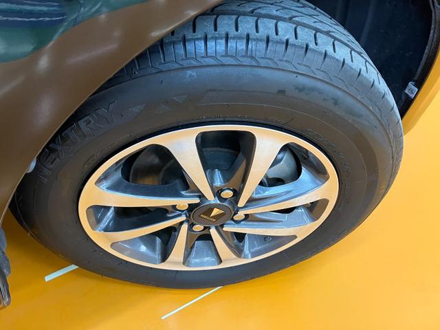 ヴィッツ ハイブリッドＦ　ハイブリッド車　Ｂカメラ　安全運転支援システム　ＥＴＣ　ドラレコ　運転席シートヒーター　ステアリングスイッチ　オートエアコン　Ｐスタート　エコモード　オートハイビーム　電動格納ミラー　キーフリー（27枚目）