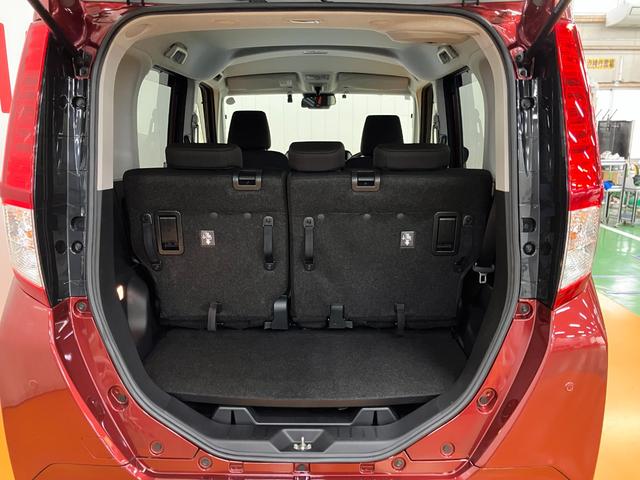 簡単な荷物が載せられるトランクルーム