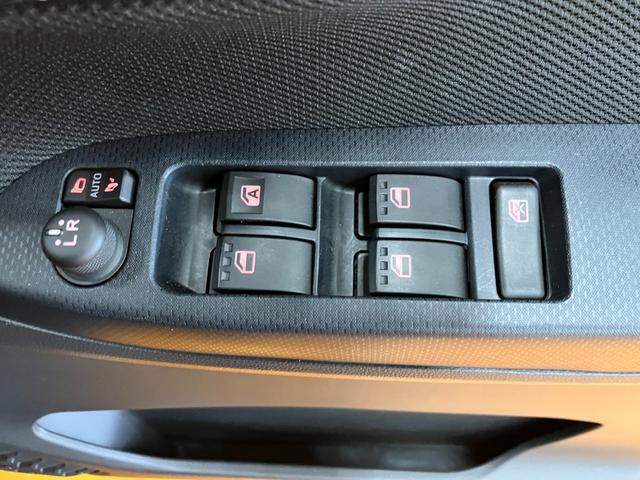 ムーヴ カスタム XリミテッドII SAIII サポカーSワイド適合 パノラマモニター対応 ステアリングスイッチ USB接続端子 ETC Pスタート 運転席シートヒーター アイドリングストップ 誤発進抑制機能 オートハイビーム キーフリー(20枚目)