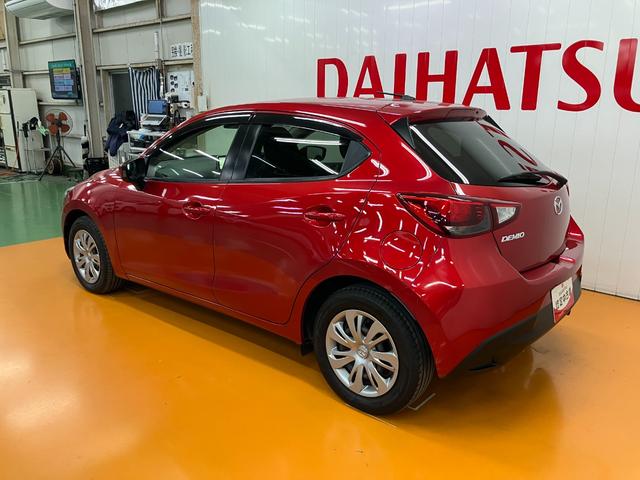 デミオ １３Ｓ　衝突被害軽減ブレーキシステム　ステアリングスイッチ　ＵＳＢ接続端子　アクセサリーソケット　Ｐスタート　ＥＴＣ　光軸調整ダイヤル　横滑り防止装置　電動格納ミラー　キーフリー（6枚目）