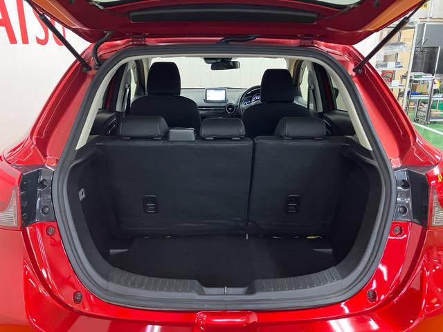 デミオ １３Ｓ　衝突被害軽減ブレーキシステム　ステアリングスイッチ　ＵＳＢ接続端子　アクセサリーソケット　Ｐスタート　ＥＴＣ　光軸調整ダイヤル　横滑り防止装置　電動格納ミラー　キーフリー（10枚目）