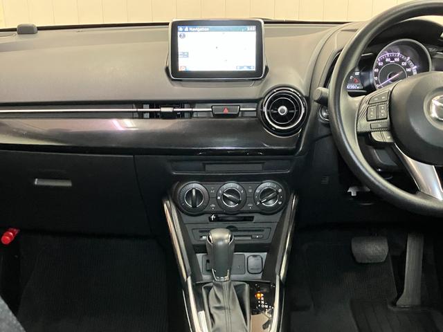 デミオ １３Ｓ　衝突被害軽減ブレーキシステム　ステアリングスイッチ　ＵＳＢ接続端子　アクセサリーソケット　Ｐスタート　ＥＴＣ　光軸調整ダイヤル　横滑り防止装置　電動格納ミラー　キーフリー（12枚目）