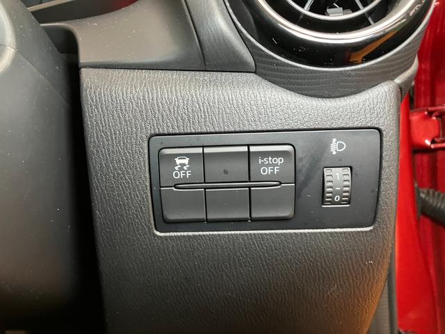 デミオ １３Ｓ　衝突被害軽減ブレーキシステム　ステアリングスイッチ　ＵＳＢ接続端子　アクセサリーソケット　Ｐスタート　ＥＴＣ　光軸調整ダイヤル　横滑り防止装置　電動格納ミラー　キーフリー（21枚目）