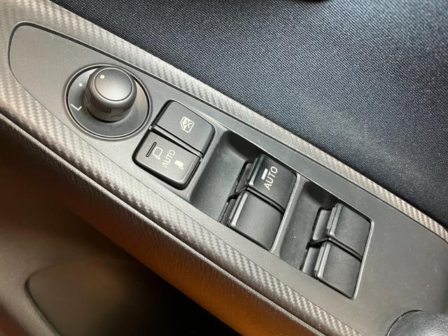 デミオ １３Ｓ　衝突被害軽減ブレーキシステム　ステアリングスイッチ　ＵＳＢ接続端子　アクセサリーソケット　Ｐスタート　ＥＴＣ　光軸調整ダイヤル　横滑り防止装置　電動格納ミラー　キーフリー（22枚目）