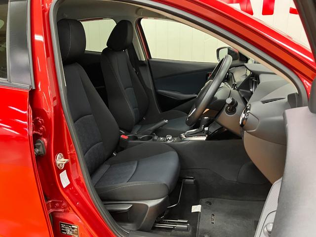 デミオ １３Ｓ　衝突被害軽減ブレーキシステム　ステアリングスイッチ　ＵＳＢ接続端子　アクセサリーソケット　Ｐスタート　ＥＴＣ　光軸調整ダイヤル　横滑り防止装置　電動格納ミラー　キーフリー（23枚目）