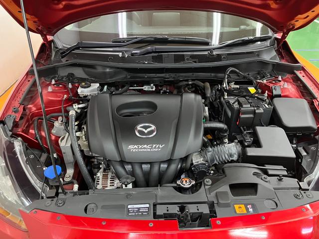 デミオ １３Ｓ　衝突被害軽減ブレーキシステム　ステアリングスイッチ　ＵＳＢ接続端子　アクセサリーソケット　Ｐスタート　ＥＴＣ　光軸調整ダイヤル　横滑り防止装置　電動格納ミラー　キーフリー（27枚目）