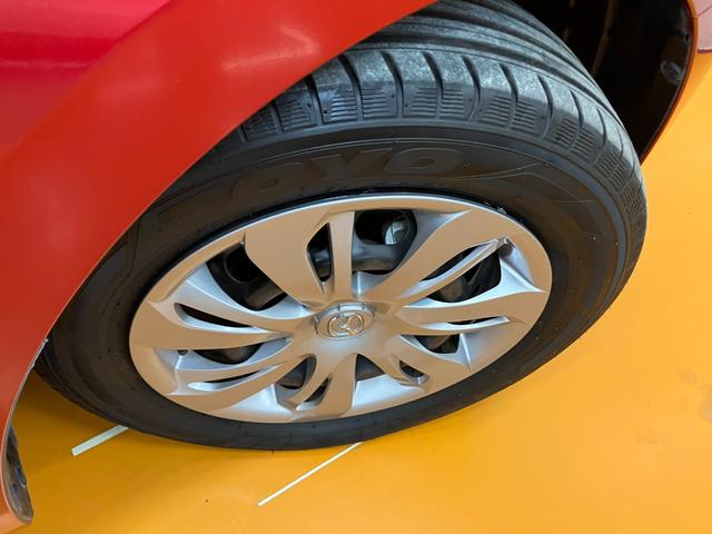 デミオ １３Ｓ　衝突被害軽減ブレーキシステム　ステアリングスイッチ　ＵＳＢ接続端子　アクセサリーソケット　Ｐスタート　ＥＴＣ　光軸調整ダイヤル　横滑り防止装置　電動格納ミラー　キーフリー（29枚目）