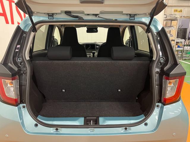 簡単な荷物が載せられるトランクルーム