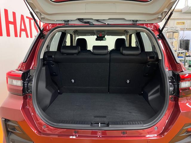 ロッキー プレミアムＧ　ＨＥＶ　サポカーＳワイド適合　ハイブリッド車　電動パーキングブレーキ　ＵＳＢ接続端子　ステアリングスイッチ　全車速追従機能付ＡＣＣ　シートヒーター　Ｓ－ペダル　コーナーセンサー　Ｂカメラ　キーフリー（10枚目）