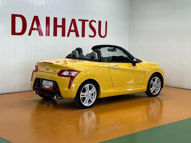 コペン ローブ　Ｓ　５段マニュアルシフト　オープンカー　二人乗　アクティブトップ　ＭＯＭＯ製ステアリング　ビルシュタイン製ショックアブソーバー　レカロ製スポーツシート　ステアリングスイッチ　シートヒーター　キーフリー（11枚目）