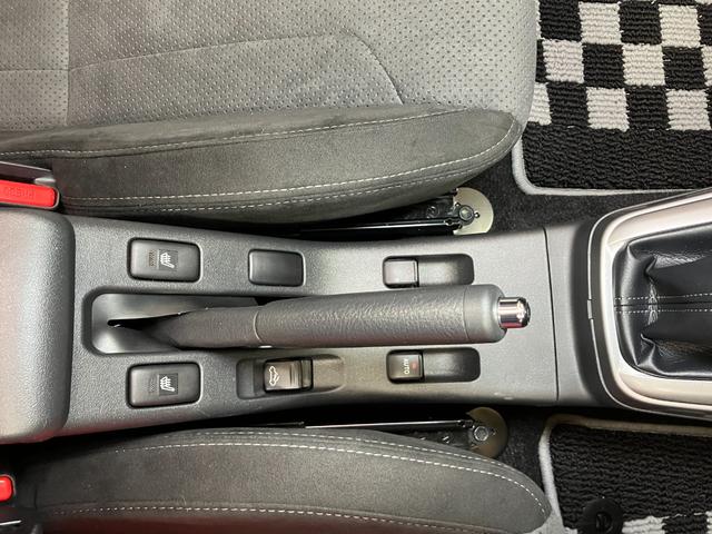 コペン ローブ　Ｓ　５段マニュアルシフト　オープンカー　二人乗　アクティブトップ　ＭＯＭＯ製ステアリング　ビルシュタイン製ショックアブソーバー　レカロ製スポーツシート　ステアリングスイッチ　シートヒーター　キーフリー（21枚目）