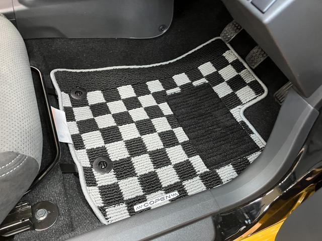 コペン ローブ　Ｓ　５段マニュアルシフト　オープンカー　二人乗　アクティブトップ　ＭＯＭＯ製ステアリング　ビルシュタイン製ショックアブソーバー　レカロ製スポーツシート　ステアリングスイッチ　シートヒーター　キーフリー（24枚目）