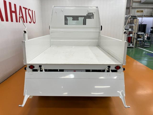 ハイゼットトラック 多目的ダンプ　サポカーＳワイド適合　４ＷＤ５段マニュアルシフト　三方開　ＰＴＯ式　電動格納ミラー　パワーウインドウ　オーディオ　エアコン　Ｐスタート　コーナーセンサー　アイドリングストップ　アクセサリーソケット（9枚目）