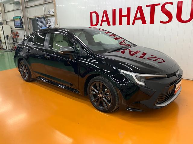 カローラ ハイブリッド　ダブルバイビー　衝突被害軽減ブレーキシステム　レーダークルーズコントロール　ステアリングスイッチ　シートヒーター　電動パーキングブレーキ　ドライブモード切り替えスイッチ　ＳＯＳスイッチ　ＥＴＣ　キーフリー（7枚目）