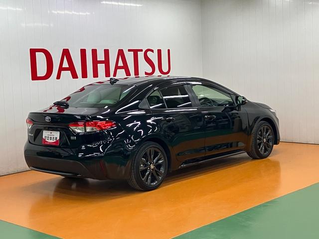 カローラ ハイブリッド　ダブルバイビー　衝突被害軽減ブレーキシステム　レーダークルーズコントロール　ステアリングスイッチ　シートヒーター　電動パーキングブレーキ　ドライブモード切り替えスイッチ　ＳＯＳスイッチ　ＥＴＣ　キーフリー（8枚目）