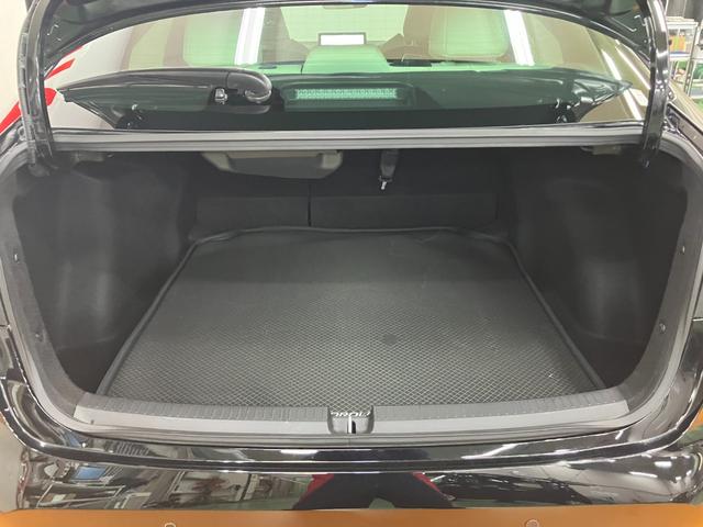 カローラ ハイブリッド　ダブルバイビー　衝突被害軽減ブレーキシステム　レーダークルーズコントロール　ステアリングスイッチ　シートヒーター　電動パーキングブレーキ　ドライブモード切り替えスイッチ　ＳＯＳスイッチ　ＥＴＣ　キーフリー（10枚目）