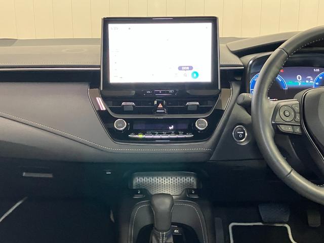 カローラ ハイブリッド　ダブルバイビー　衝突被害軽減ブレーキシステム　レーダークルーズコントロール　ステアリングスイッチ　シートヒーター　電動パーキングブレーキ　ドライブモード切り替えスイッチ　ＳＯＳスイッチ　ＥＴＣ　キーフリー（12枚目）