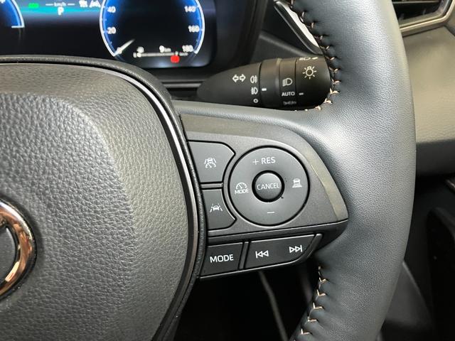 カローラ ハイブリッド　ダブルバイビー　衝突被害軽減ブレーキシステム　レーダークルーズコントロール　ステアリングスイッチ　シートヒーター　電動パーキングブレーキ　ドライブモード切り替えスイッチ　ＳＯＳスイッチ　ＥＴＣ　キーフリー（17枚目）