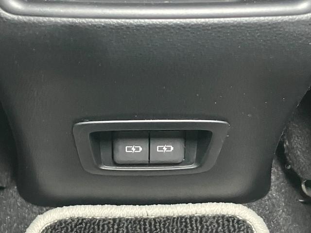 カローラ ハイブリッド　ダブルバイビー　衝突被害軽減ブレーキシステム　レーダークルーズコントロール　ステアリングスイッチ　シートヒーター　電動パーキングブレーキ　ドライブモード切り替えスイッチ　ＳＯＳスイッチ　ＥＴＣ　キーフリー（18枚目）