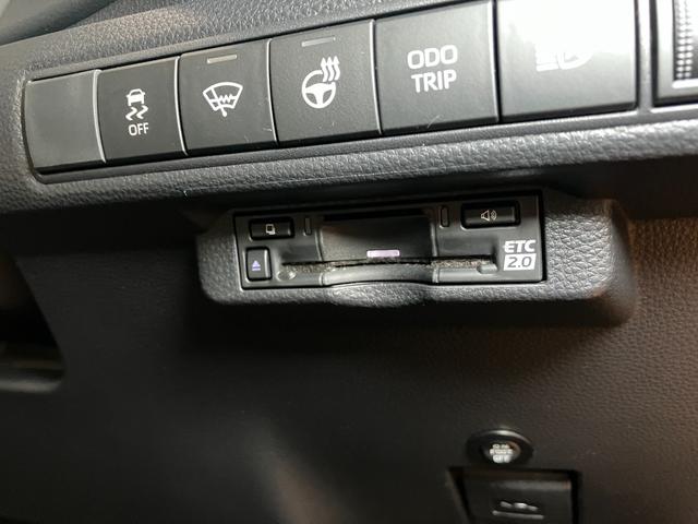 カローラ ハイブリッド　ダブルバイビー　衝突被害軽減ブレーキシステム　レーダークルーズコントロール　ステアリングスイッチ　シートヒーター　電動パーキングブレーキ　ドライブモード切り替えスイッチ　ＳＯＳスイッチ　ＥＴＣ　キーフリー（24枚目）