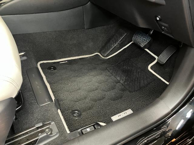 カローラ ハイブリッド　ダブルバイビー　衝突被害軽減ブレーキシステム　レーダークルーズコントロール　ステアリングスイッチ　シートヒーター　電動パーキングブレーキ　ドライブモード切り替えスイッチ　ＳＯＳスイッチ　ＥＴＣ　キーフリー（28枚目）